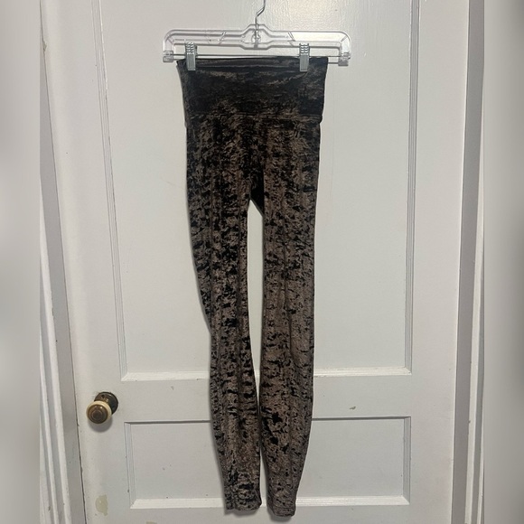 Lululemon "WUNDER LOUNGE" VELVET
LEGGINGS Size 0 - Picture 1 of 5
